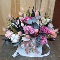 사이즈 플라워박스 높이 약30cm 꽃꽂이지름 약35cm
           직사각박스 꽃꽂이높이 약30cm 지름 약20cm
색상은 장미컬러로 전체분위기를 
같은 톤으로 데코레이션합니다.