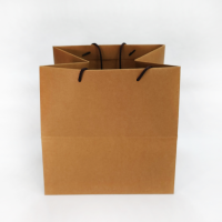 사  이  즈 : 높이 35cm X 지름 33cm
                 밑부분 31.5cm X 33cm
색       상 : 화이트, 자연색(크라프트컬러)
주문단위 : 1bunch(10개)