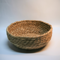 사이즈 대자 지름36cm x 높이13cm
           중자 지름 31.5cm x 높이12cm
           소자 지름 26.5cm x 높이 9.5cm
새끼줄 네추럴 자연색 색상