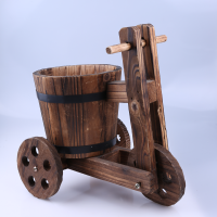 마차전체길이 34cm x H33.5
(원형화분부분18cm x H17cm)
갈색의 나무재질로 화분을 넣어 키우기 좋아요