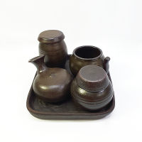 사  이  즈 : 사각받침 가로13cm X 세로11cm (높이1.5cm)
                 단지 높이 4cm, 둘레 17cm, 지름 5cm
                 약탕기 높이 4cm, 둘레 18cm, 지름 6cm
                 똥장군 전체높이 4cm, 지름 5.5cm
                 길주기항아리 높이5.5cm, 둘레15cm, 지름4.
주문단위 : 1세트
                (미니사각받침,옹기항아리길주기
                 똥장군,단지,약탕기)